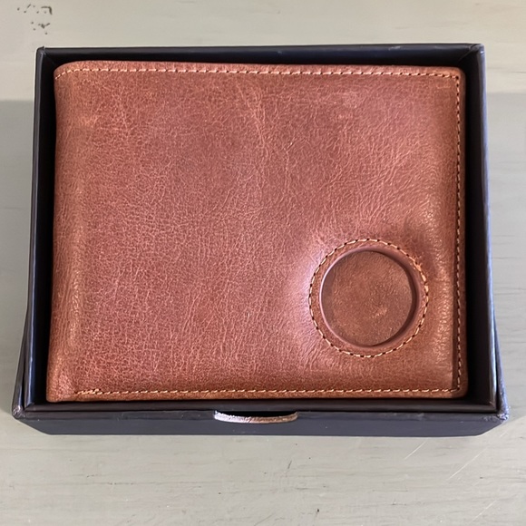 NIB AirTag Men’s Leather Wallet with RFID - Picture 2 of 6